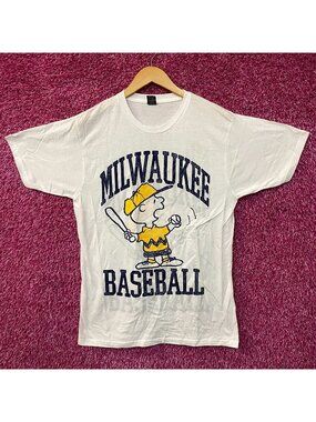 Peanuts Charlie Brown Milwaukee Baseball Retro T-Shirt Medium